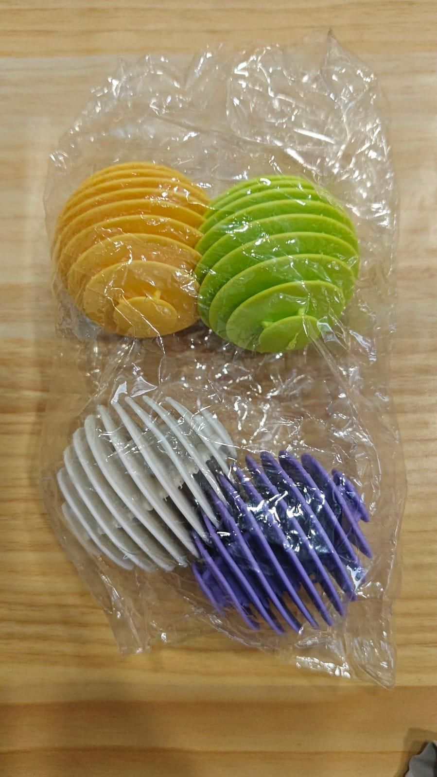 Pack of 4 1h8x0d-zb laundry washing machine dryer balls on a white background, designed to enhance drying efficiency.