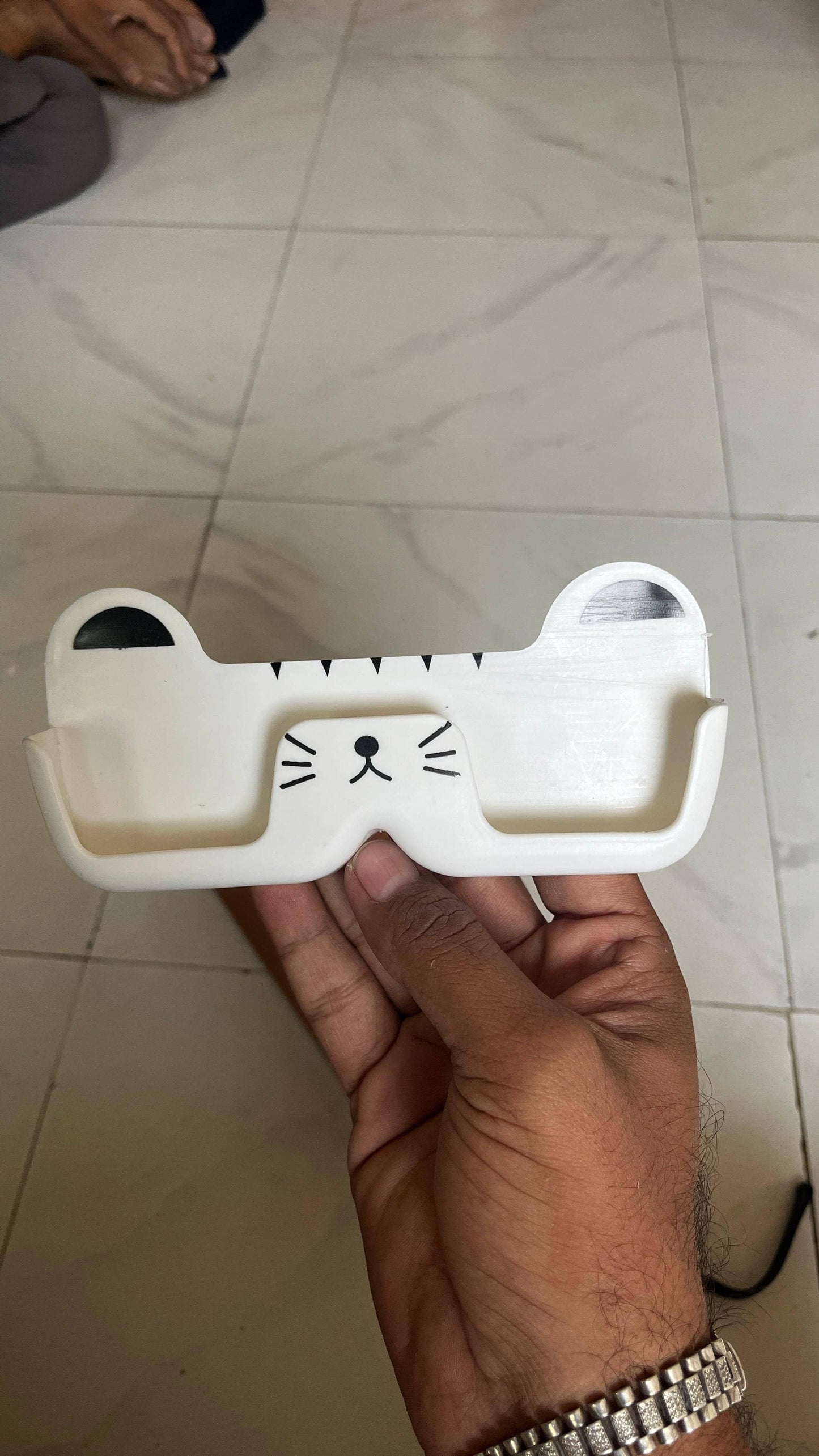 Pack of 3 glass and goggles holders by 1h8x0d-zb, showcasing sturdy clips and a sleek design for secure storage.