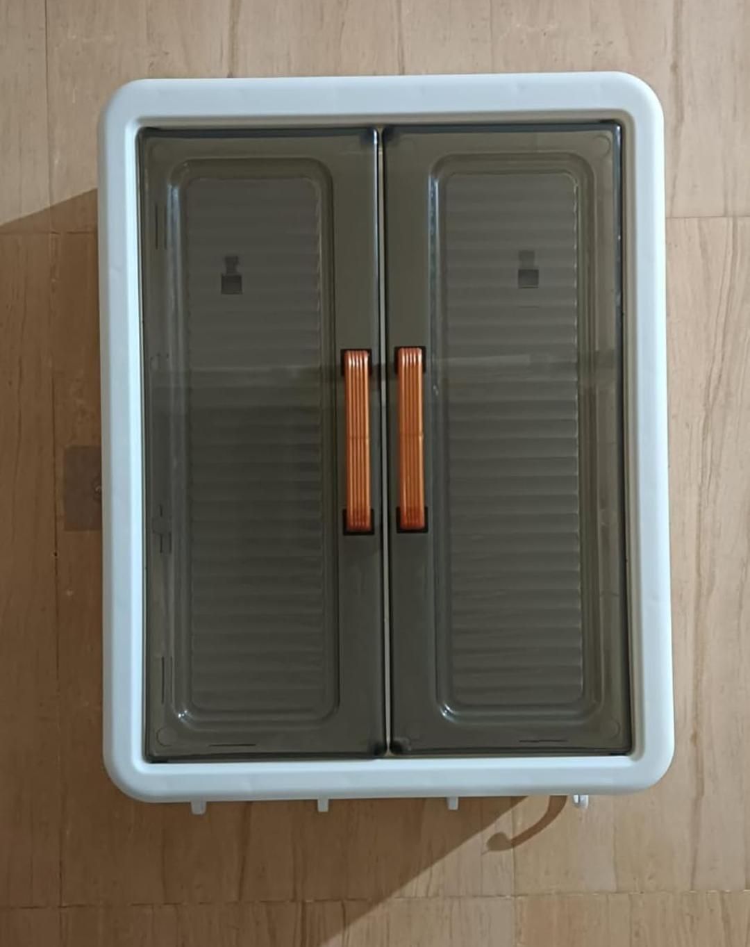Minimalist wall-mounted storage box in a bathroom setting by 1h8x0d-zb, showcasing sleek design and functional organization.
